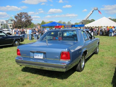 1991 Ford LTD Crown Victoria - Rear view of a blue Ford LTD Crown Victoria State Police cruiser with Connecticut plate 56-121, with event tents and a crowd in the backgro…