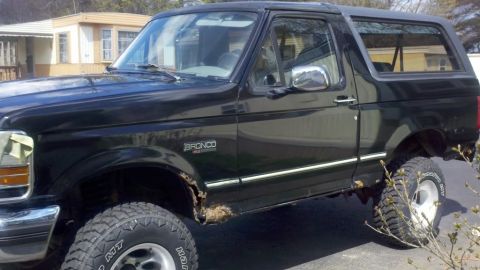 1995 Ford Bronco photo