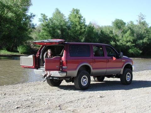 2000 Ford Excursion photo