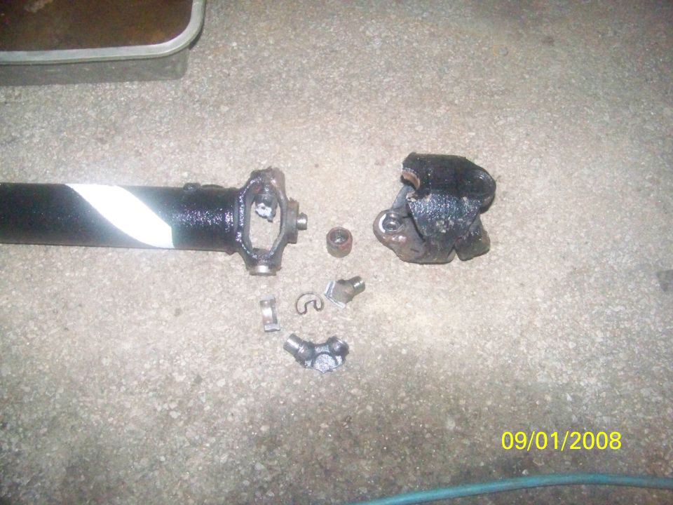 Driveshaft with broken universal joint and yoke