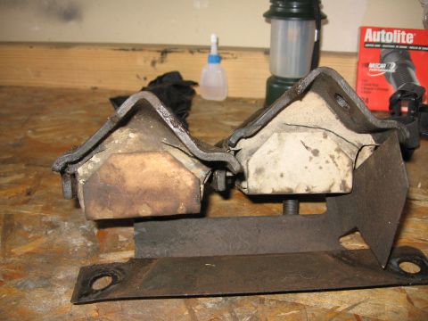 1995 Ford Bronco - Original (147k) mounts out, you can see they were getting pretty cracked.