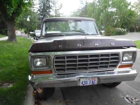 1979 Ford Bronco - Front view of a 1979 Ford Bronco, its distinctive grille and hood lettering.