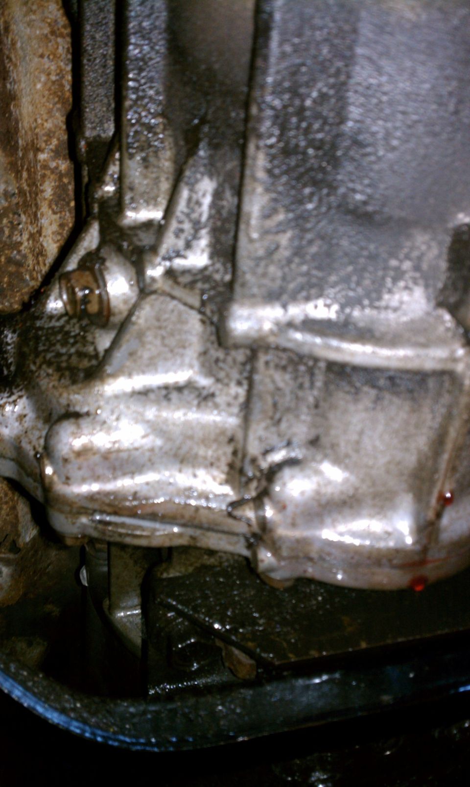 Transmission housing with fluid leak