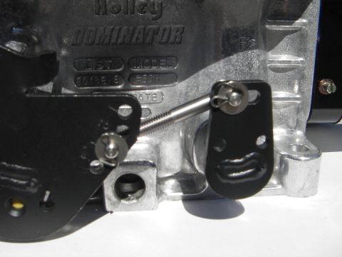 1972 Ford Ranchero - the new HP Dominators have an external linkage, adjustable for secondary opening progression rate