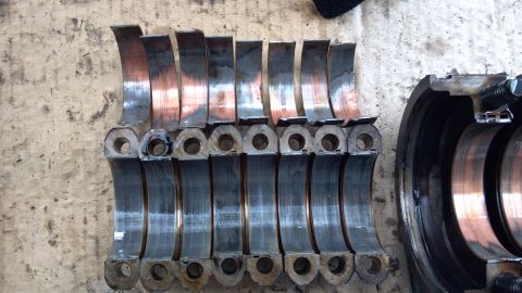1990 Ford Bronco - Engine bearings show significant copper wear, indicating potential internal engine damage.