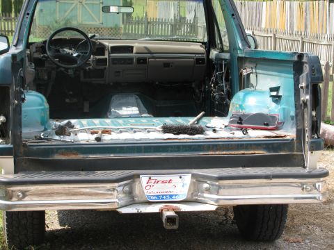1992 Ford Bronco - Tailgate and tail lights removed