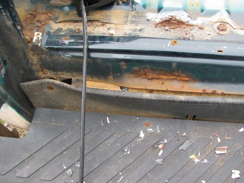 1992 Ford Bronco - Rust on rear, along line of rear and rear bed along spot weld line