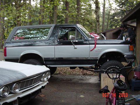 1989 Ford Bronco - Sits up pretty high without an engine