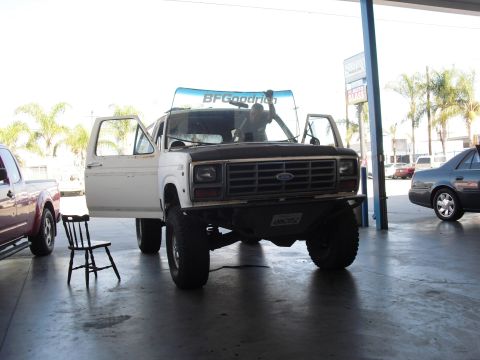 1986 Ford Bronco - This modified Ford Bronco appears to be from the early 1980s, not a 1986 model.