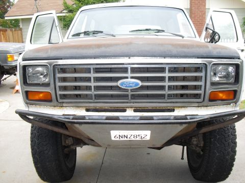 1986 Ford Bronco - The grille design and headlight shape suggest this Ford Bronco is from the early 1980s, not 1986.