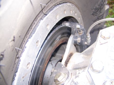 2001 Dodge 1500 - A close-up view of a vehicle's wheel and brake assembly, a Supermotors.net watermark at the bottom right.