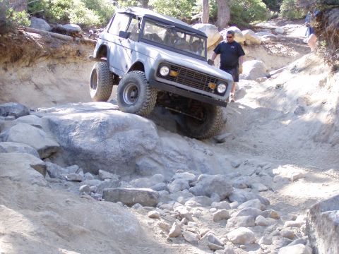 1967 Ford Bronco - Com'in down the top of Big Sluce Box