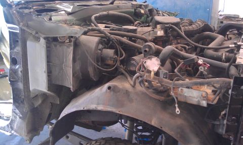 1995 Ford Bronco - Front view of the engine compartment of a 1995 Ford Bronco.