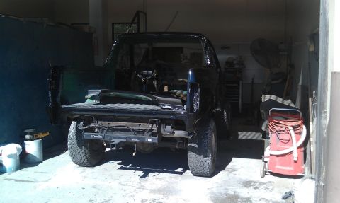 1995 Ford Bronco - This Bronco II is undergoing some work in a garage, with its rear end disassembled.