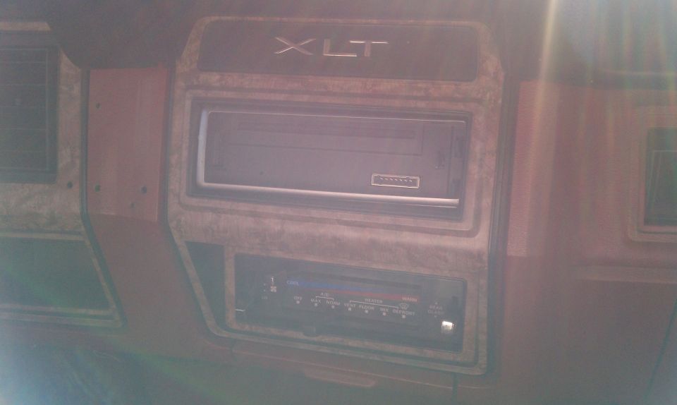 Dashboard with XLT trim, a cassette deck, and a radio