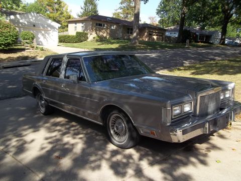 1988 Lincoln Town Car - This 1988 Lincoln Town Car is parked in front of a suburban house on a sunny day.