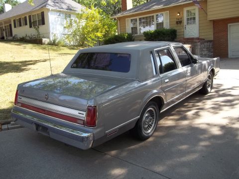 1988 Lincoln Town Car - A gray 1988 Lincoln Town Car is parked in front of a suburban house.