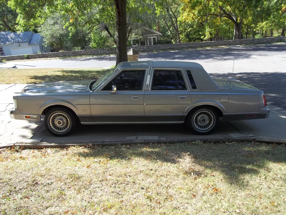 1988 Lincoln Town Car, side view, silver sedan parked on a driveway
