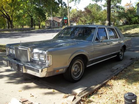 1988 Lincoln Town Car photo