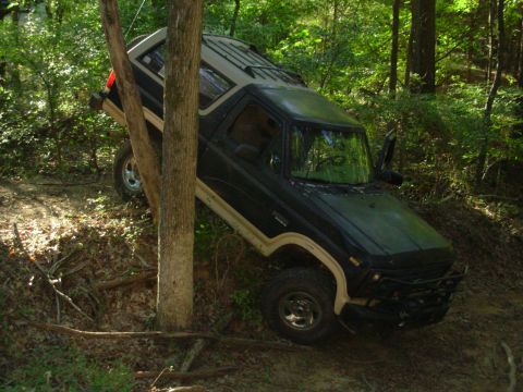 1983 Ford Bronco - Just like in Arizona, I teetered on the skidplate.