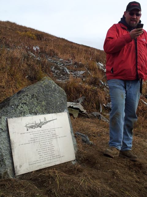 1990 Chevrolet Suburban - A memorial plaque details the crash of a KB-29P aircraft at this site.