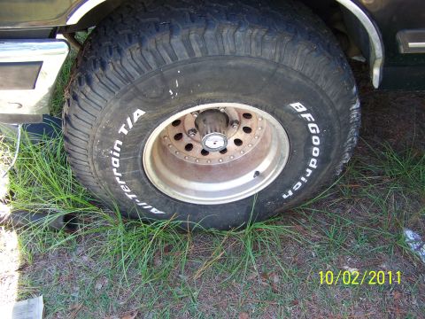 1986 Ford Bronco - 35x12.50x15 BFG All Terrains 40-50% tread. 2 showing alingment wear. On aluminum bullet holes, 5 on 5.5.