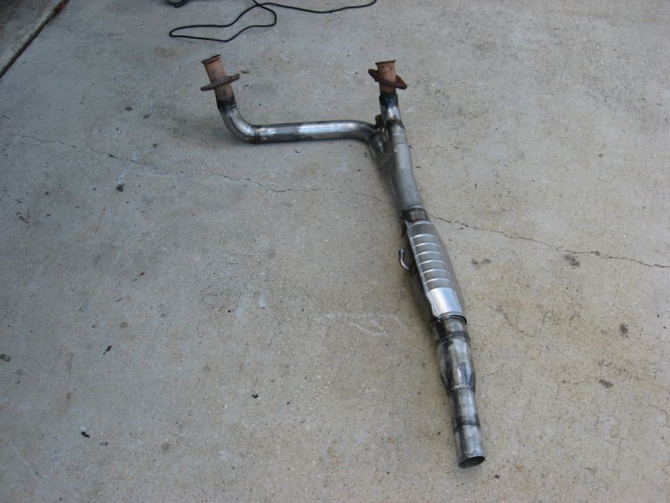 Exhaust pipe assembly with catalytic converter on concrete