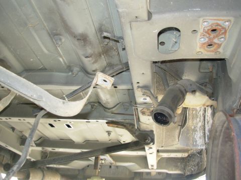 2004 Land Rover Land Rover - I chose this donor because the brackets are designed to mount to a nearly-flat surface. Only the rear bracket mounts to a slightly higher (…