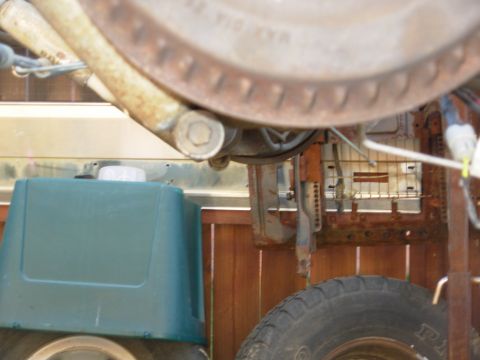 2004 Land Rover Land Rover - The shocks hang slightly lower than the drums, which is perfect - they're expendable, so they'll protect the drums if I lose a wheel.