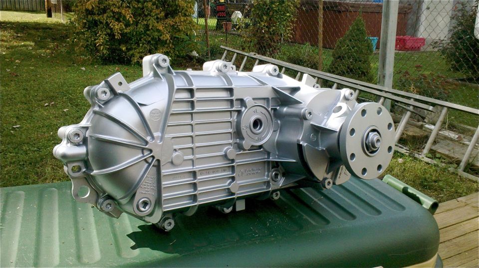 this is my redone bw1366 trans case out of a 95 bronco...it has the rear output as a flange style instead of a slip....much more suited for my needs.