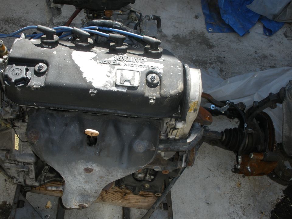 Honda engine with 16-valve DOHC label, plus front suspension parts