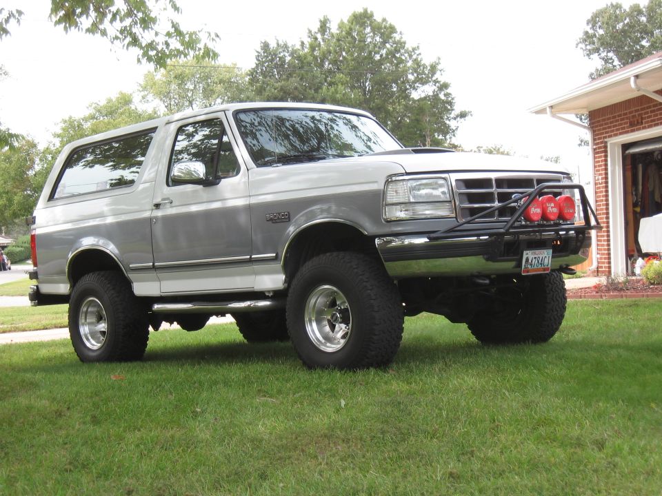 1994 Ford Bronco 3q-front view, silver and grey two-tone with bull bar