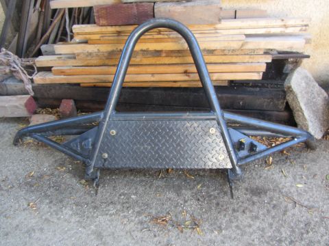1987 Suzuki Samurai - This custom front bumper features a diamond plate insert and a tubular roll cage structure.
