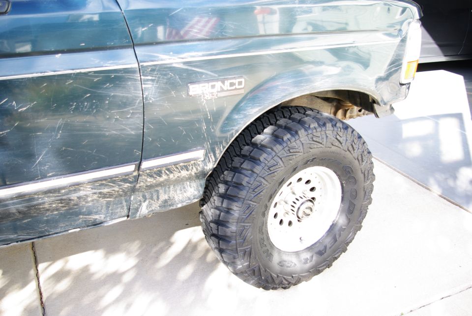 Green 1995 Ford Bronco side view showing fender and off-road tire