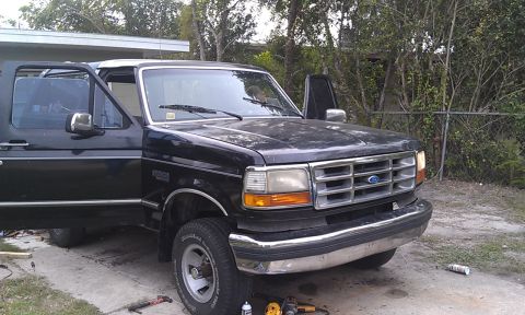 1992 Ford Bronco - Side view 3in lift