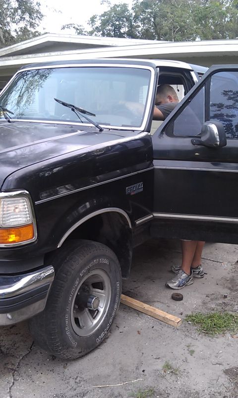 1992 Ford Bronco - me looking at something else wrong with the rig