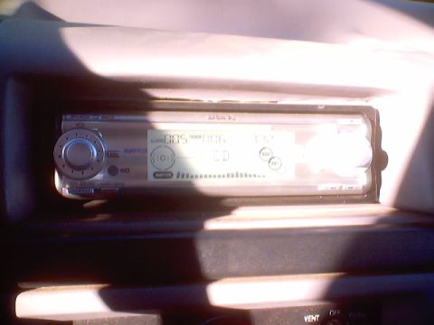1996 Ford Bronco - my MP3 player....in the sun =(