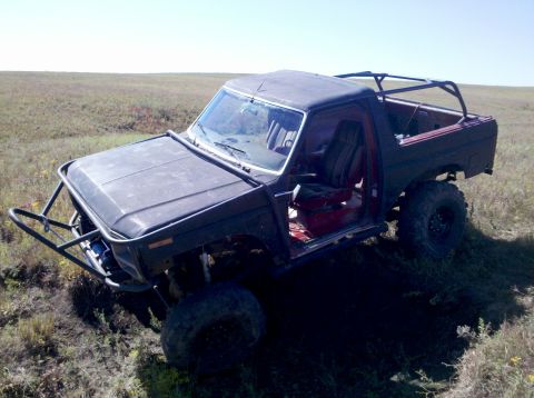 1986 Ford Bronco - This heavily modified Ford Bronco is equipped for off-road use with a custom roll cage and large tires.