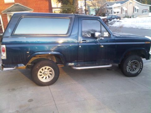 1985 Ford Bronco - This Ford Bronco appears to be from the early 1980s, not 1985.