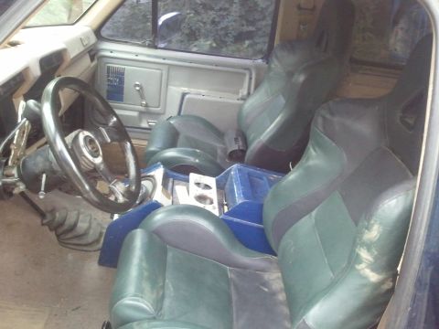 1985 Ford Bronco - pulled out stock buckets for race buckets.