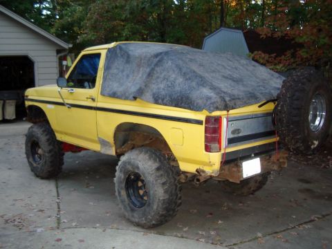1985 Ford Bronco - Good picture of my rubber top. Made from roofing rubber my buddy found at the dump. I intend to put snaps down the sides later.