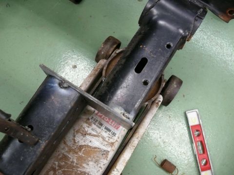 1976 Chevrolet Corvette - A car jack is shown with its capacity and instructions visible, alongside a spirit level on a green floor.