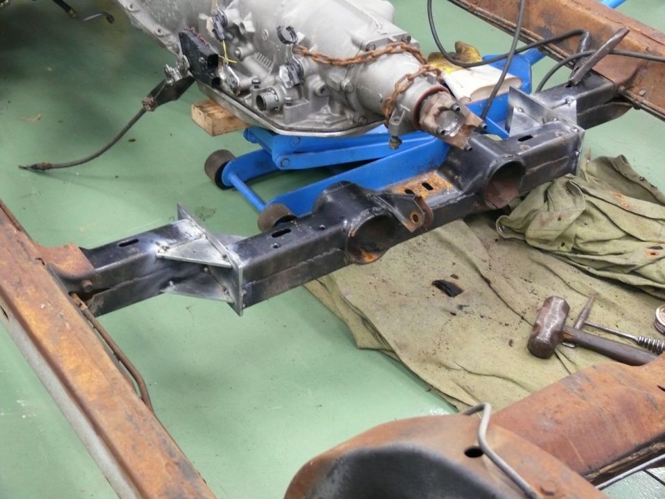 Car frame section with transmission supported by a blue jack