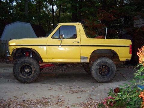 1985 Ford Bronco - Good side shot.
