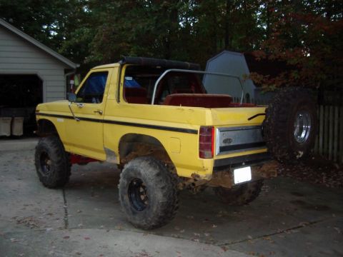1985 Ford Bronco - Good rear angle shot. Also shows conduit hoop for the top. I drilled a couple of big holes in the bed rail for the hoop to slide in.