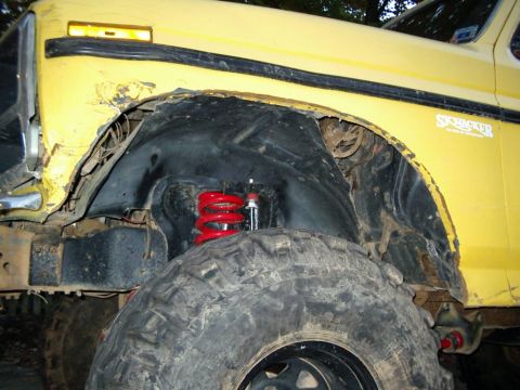 1985 Ford Bronco - Good shot of how I cut the front fenders.