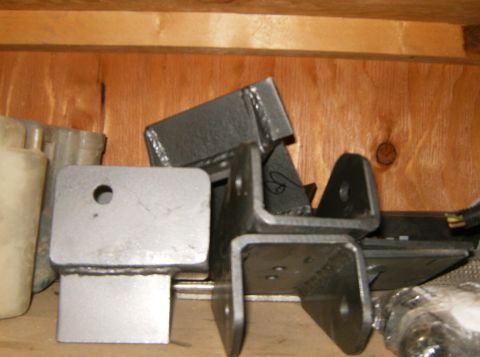 2000 Ford E350 - Metal brackets are stored on a wooden shelf, with a watermark indicating the source.