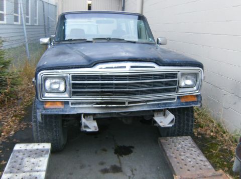 2000 Ford E350 - Front view of a dark blue SUV, likely from the 1980s, with a prominent chrome grille and square headlights.