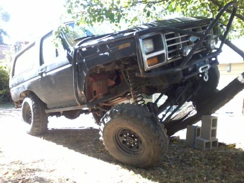 1986 Ford Bronco - This heavily modified Ford Bronco appears to be from the early 1980s, not 1986, with significant damage to its front end.