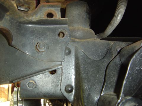 1986 Ford Bronco - Pass side showing same raised bracket with one bolt halding it to the frame.